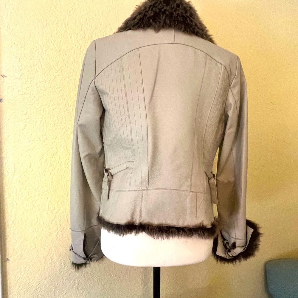Vintage Spiegel Size 8 winter white leather coat with fur trim. - Picture 2 of 5